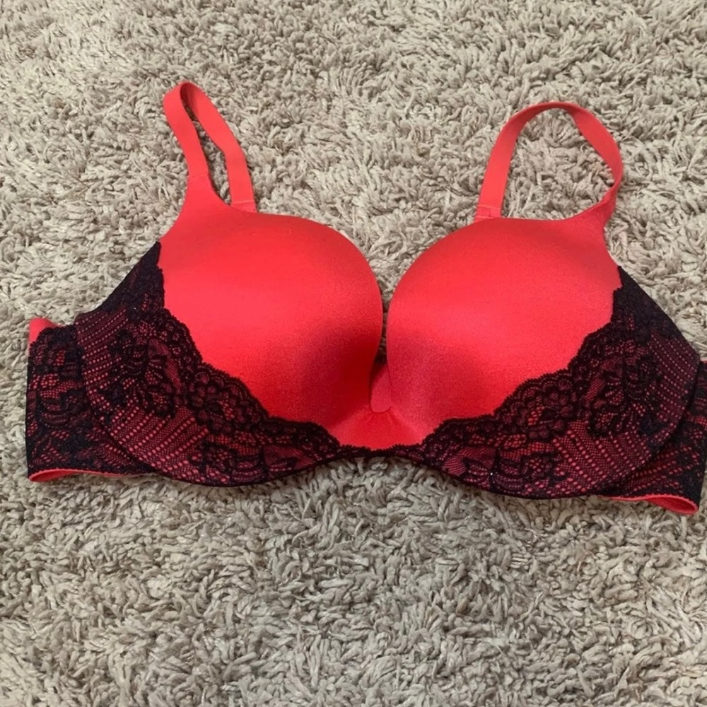 Victoria’s Secret bra size 38D